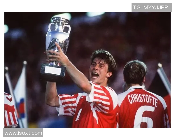 金头发的足球明星如何在绿茵场上书写传奇人生与辉煌成就