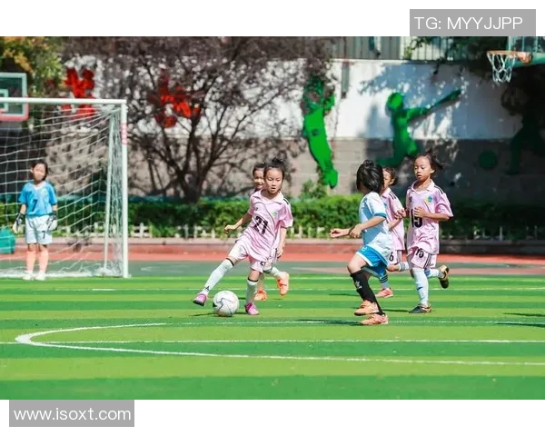 扎个小辫足球明星的魅力与风采揭秘如何在绿茵场上展现个性与实力