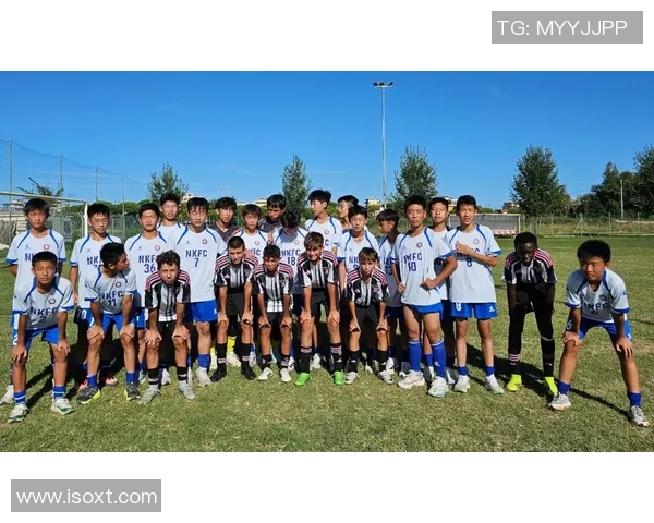 足球明星齐聚一堂为中国足球助威助力展现团结精神